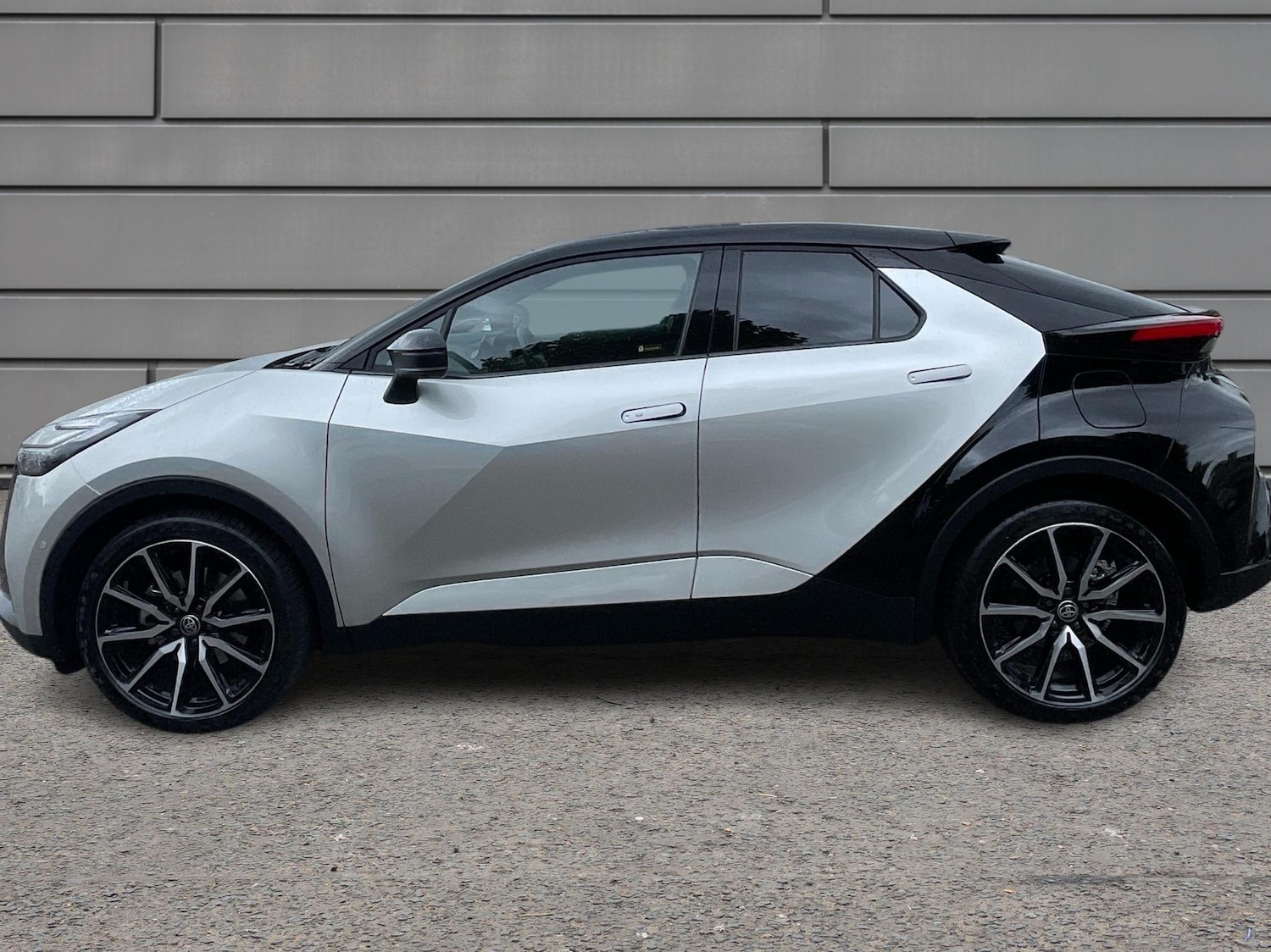 Used Toyota C-HR 2025 for sale - 76716697: Photo 17