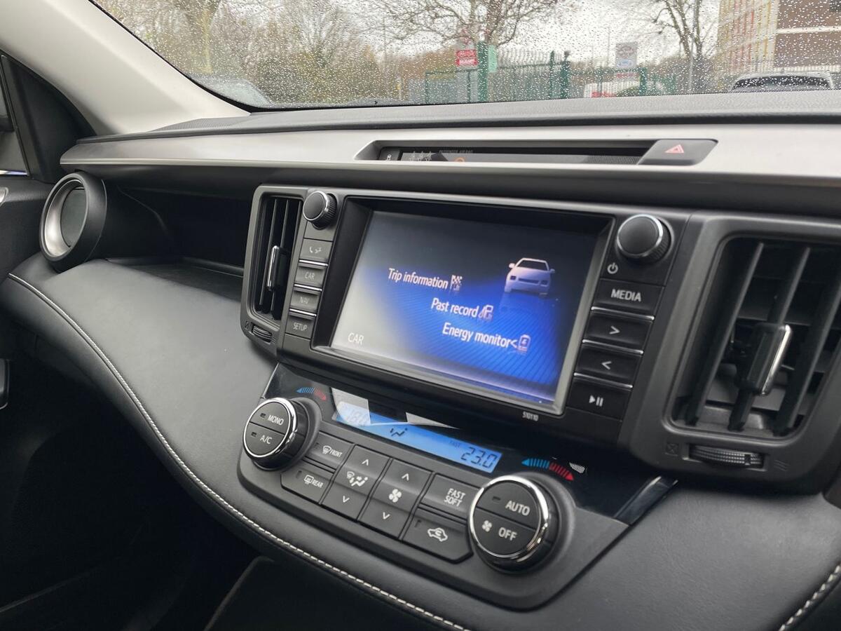 Used Toyota RAV4 2017 for sale - 77013668: Photo 11