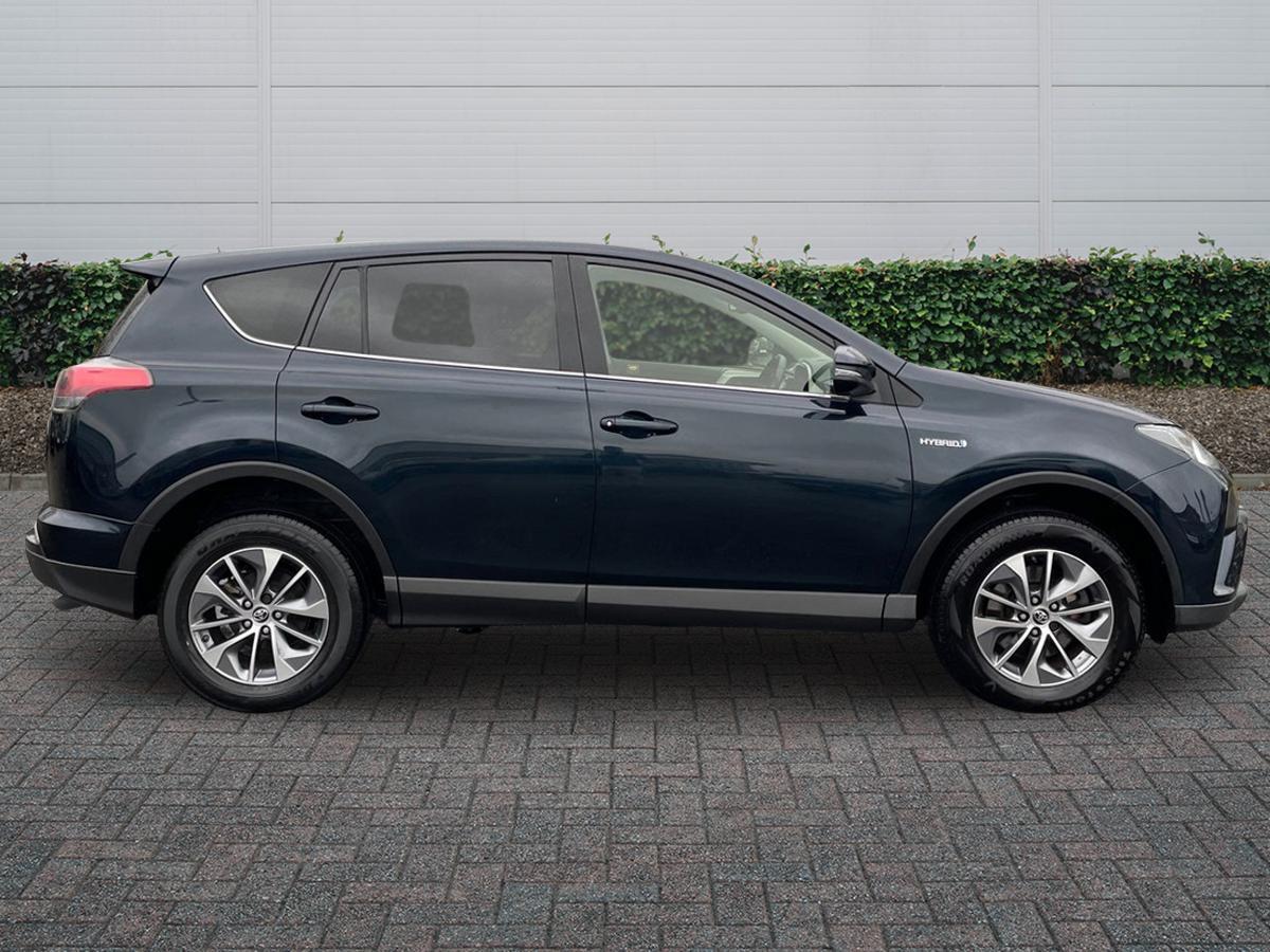 Used Toyota RAV4 2017 for sale - 77013668: Photo 5