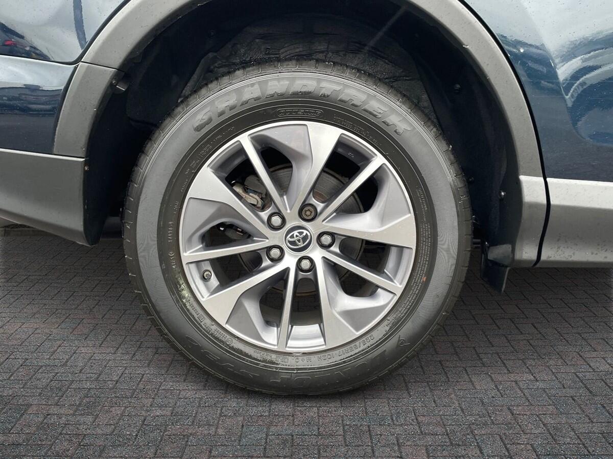 Used Toyota RAV4 2017 for sale - 77013668: Photo 6