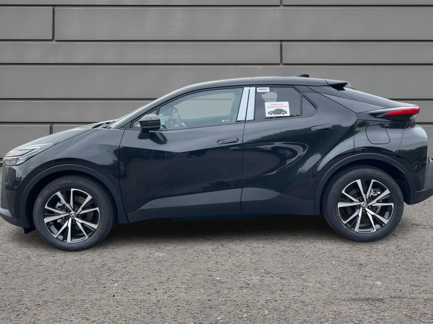 Used Toyota C-HR 2025 for sale - 76730623: Photo 17