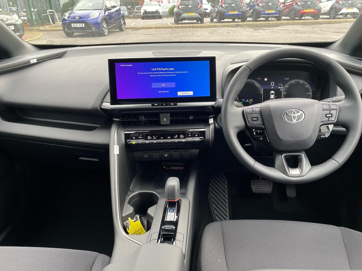 Used Toyota C-HR 2025 for sale - 76730623: Photo 5