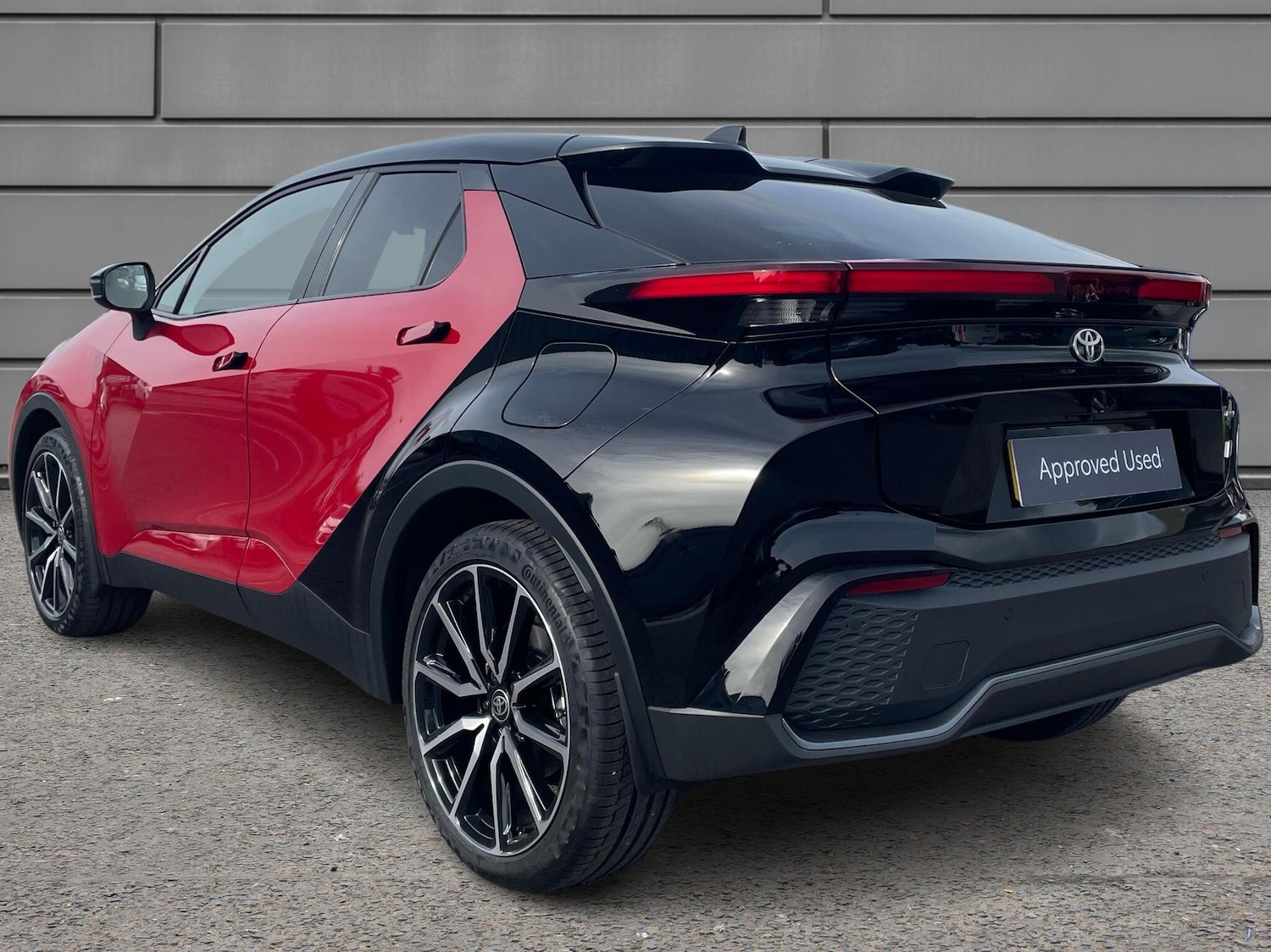 Used Toyota C-HR 2025 for sale - 76111653: Photo 4