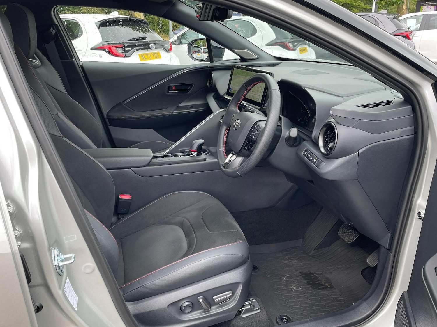 Used Toyota C-HR 2025 for sale - 76111652: Photo 11