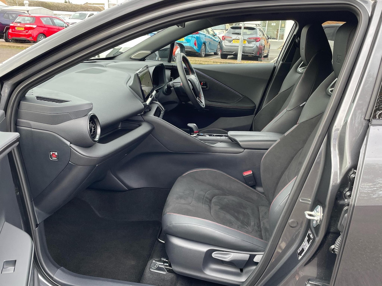 Used Toyota C-HR 2024 for sale - 76730646: Photo 10