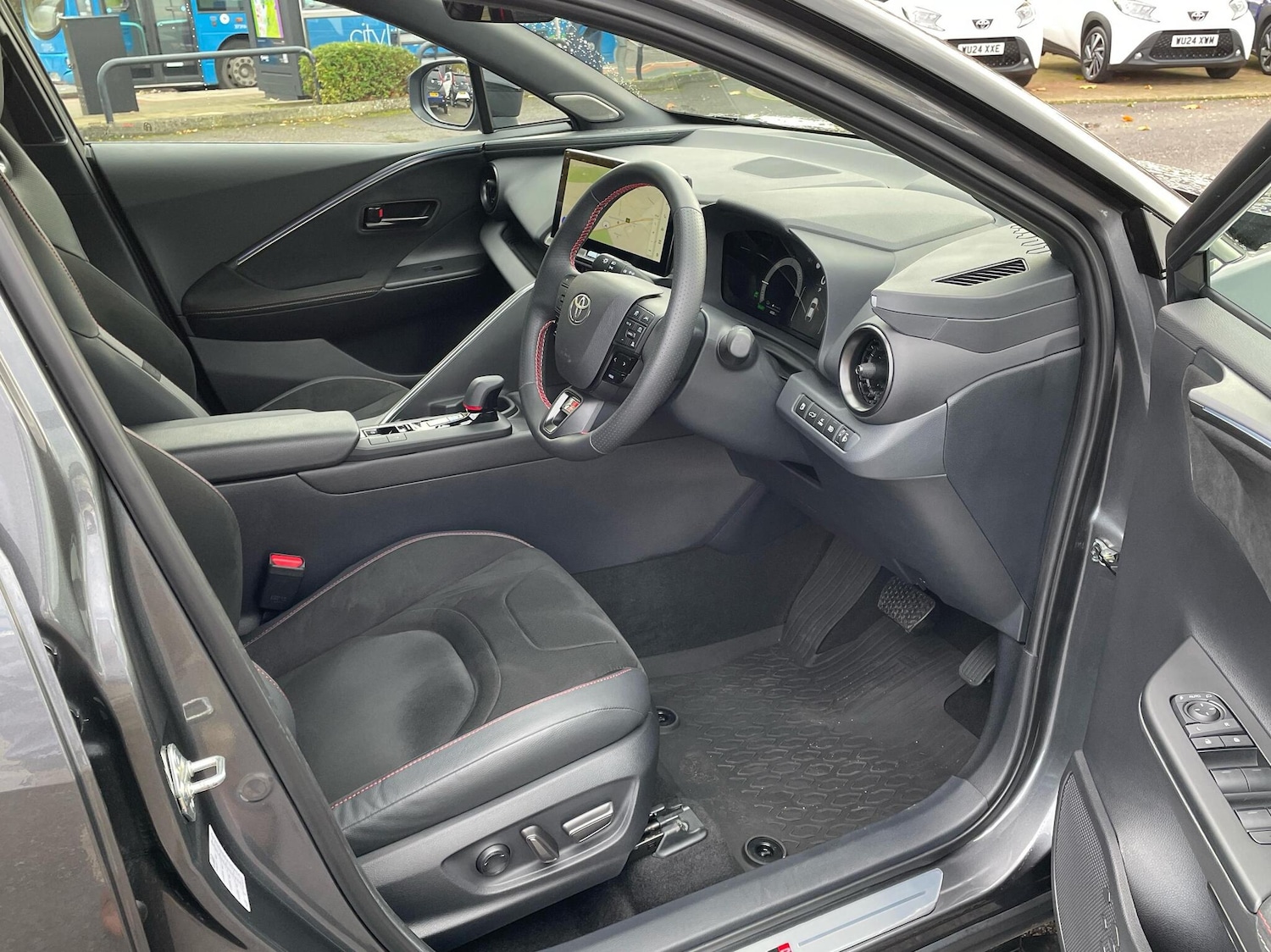 Used Toyota C-HR 2024 for sale - 76730646: Photo 11