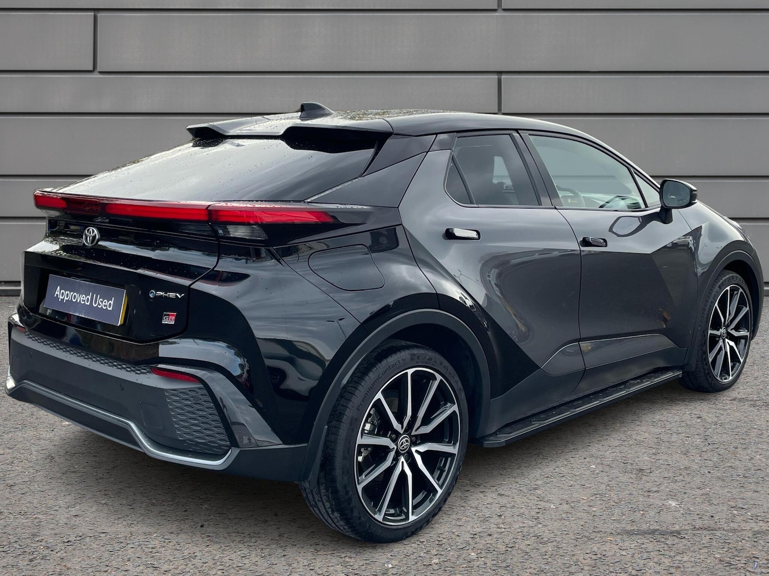 Used Toyota C-HR 2024 for sale - 76730646: Photo 2