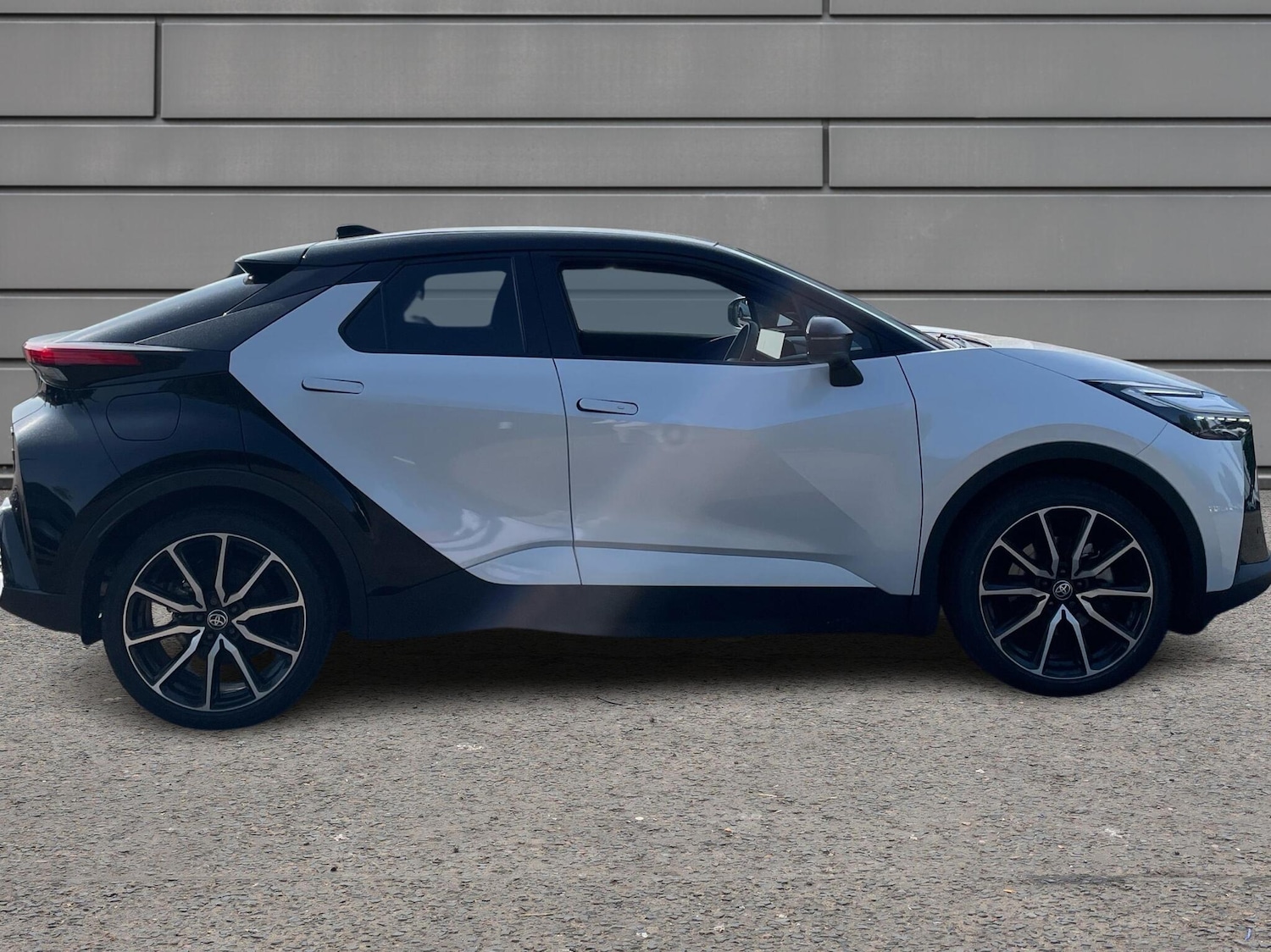 Used Toyota C-HR 2024 for sale - 76110509: Photo 16