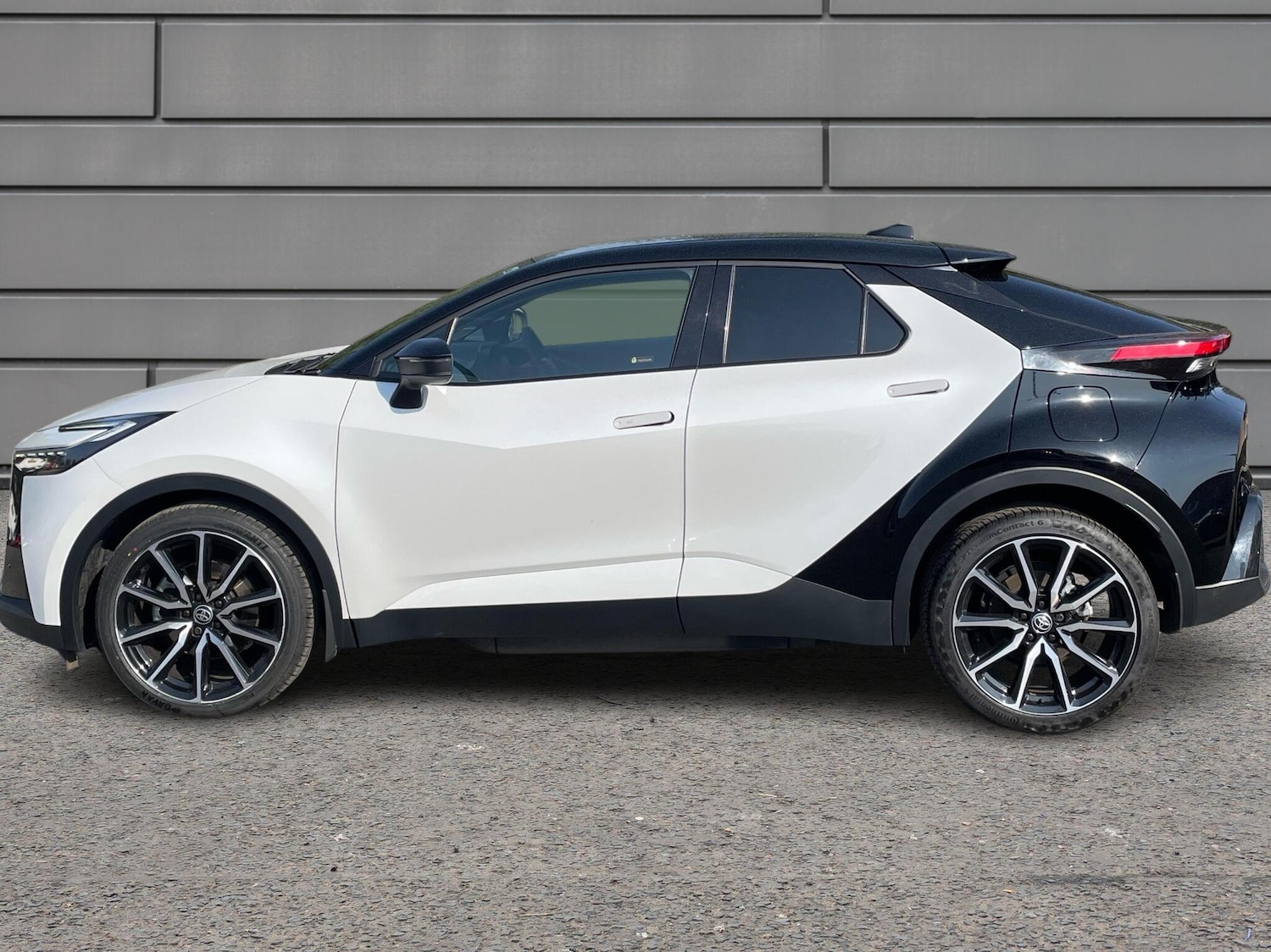 Used Toyota C-HR 2024 for sale - 76110509: Photo 17