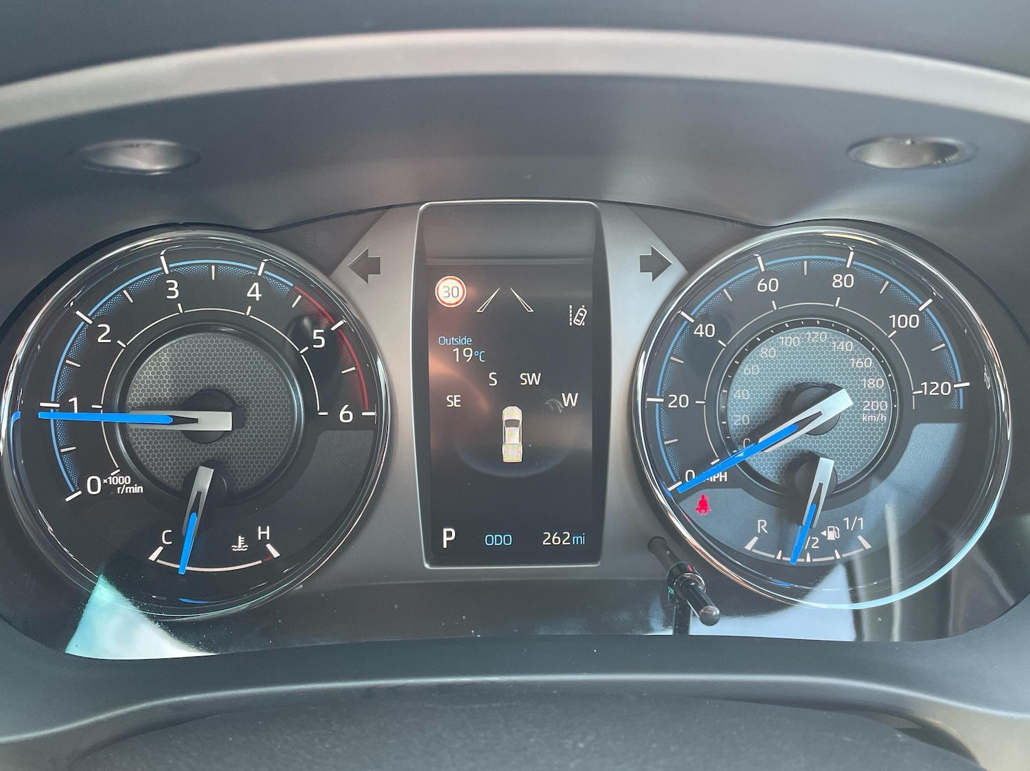 Used Toyota Hilux 2025 for sale - 77176587: Photo 9