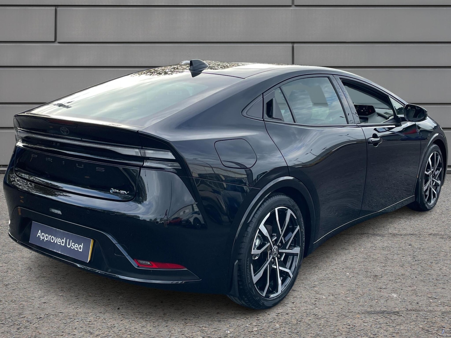 Used Toyota Prius 2025 for sale - 76514435: Photo 2