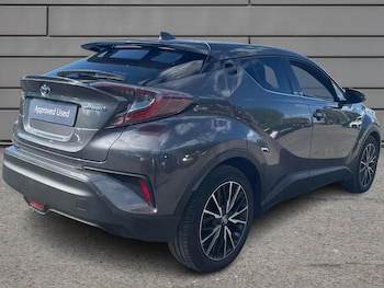 Used Toyota C-HR 2018 for sale - 76111661: Photo 2