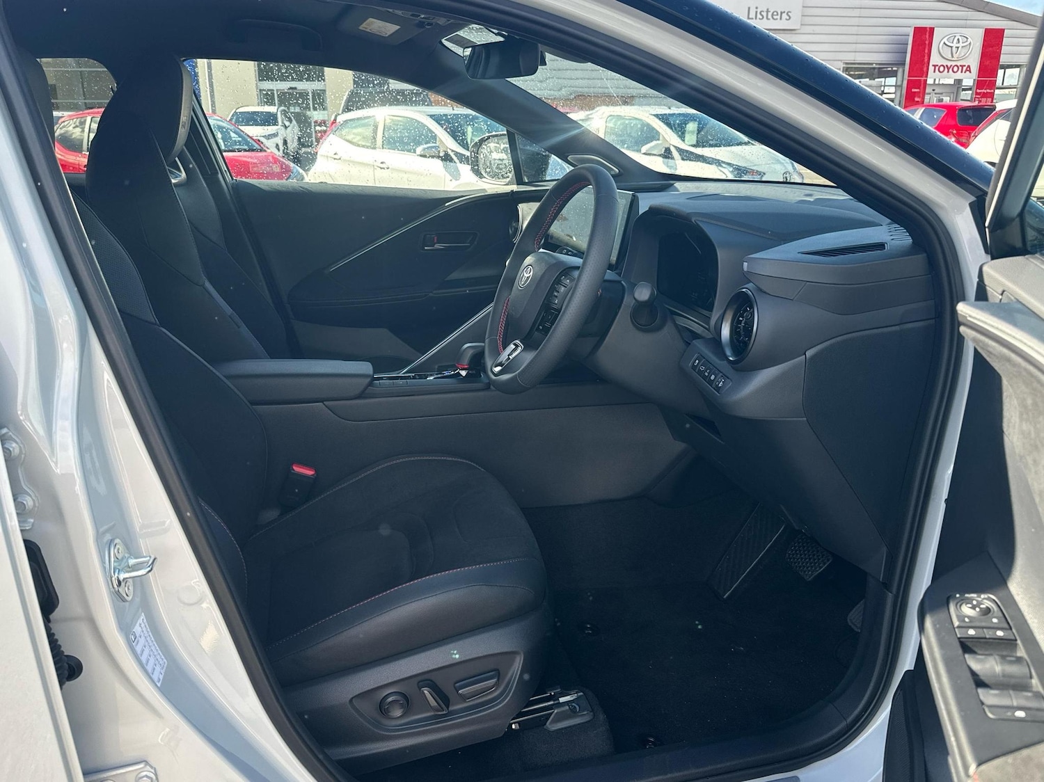 Used Toyota C-HR 2024 for sale - 76730691: Photo 11