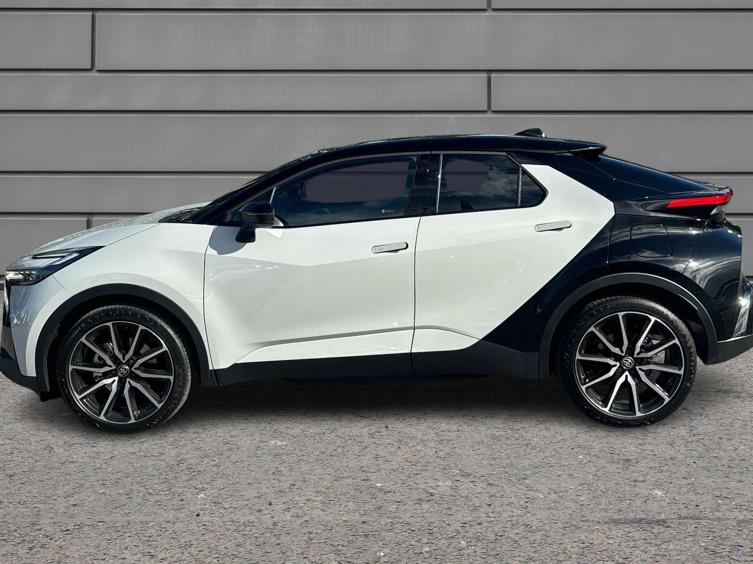 Used Toyota C-HR 2024 for sale - 76730691: Photo 17