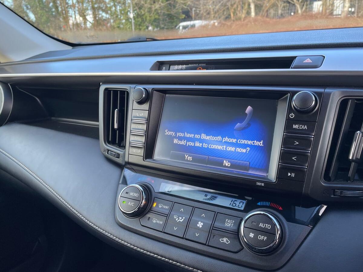 Used Toyota RAV4 2018 for sale - 77565379: Photo 11