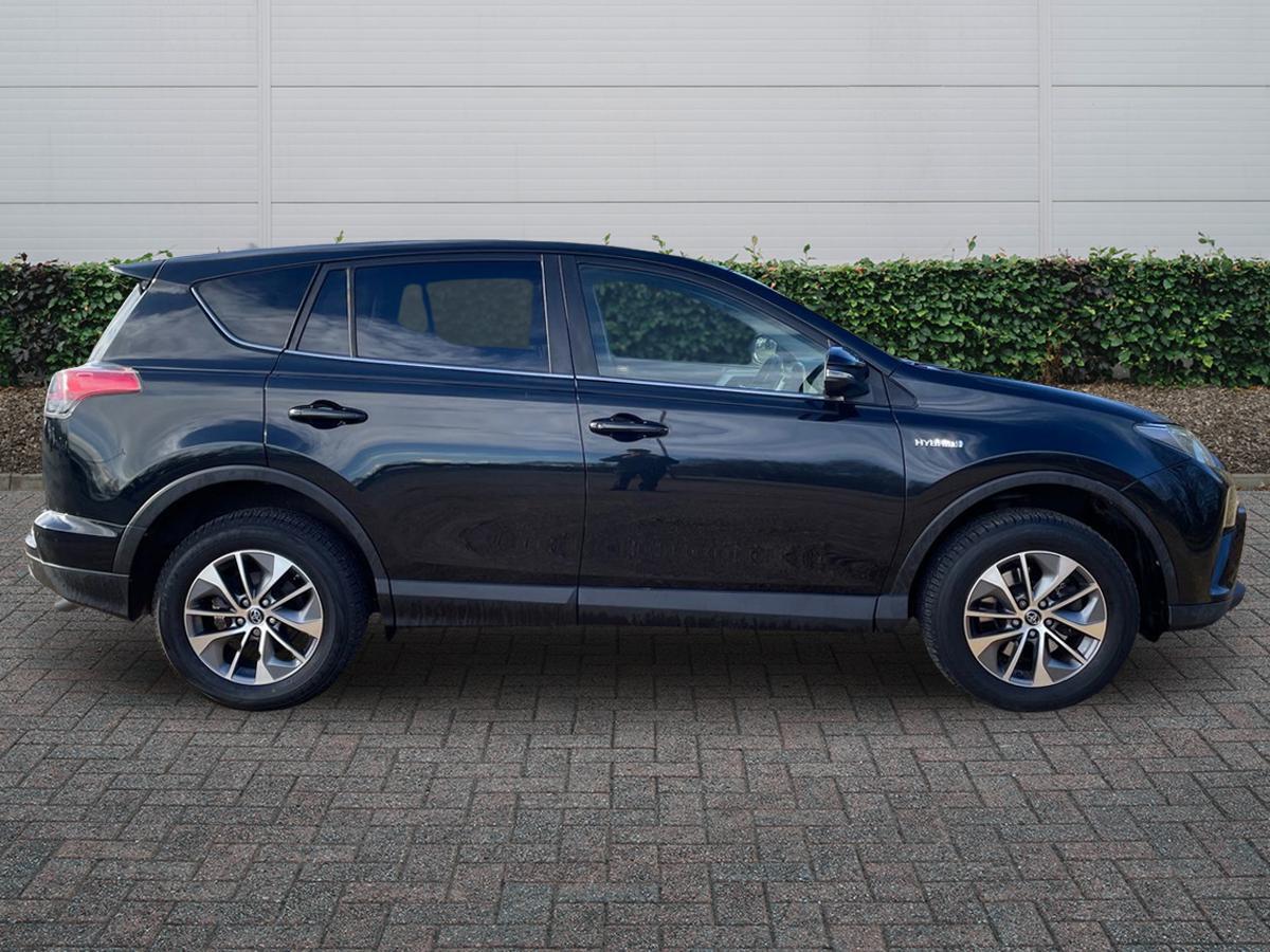 Used Toyota RAV4 2018 for sale - 77565379: Photo 5