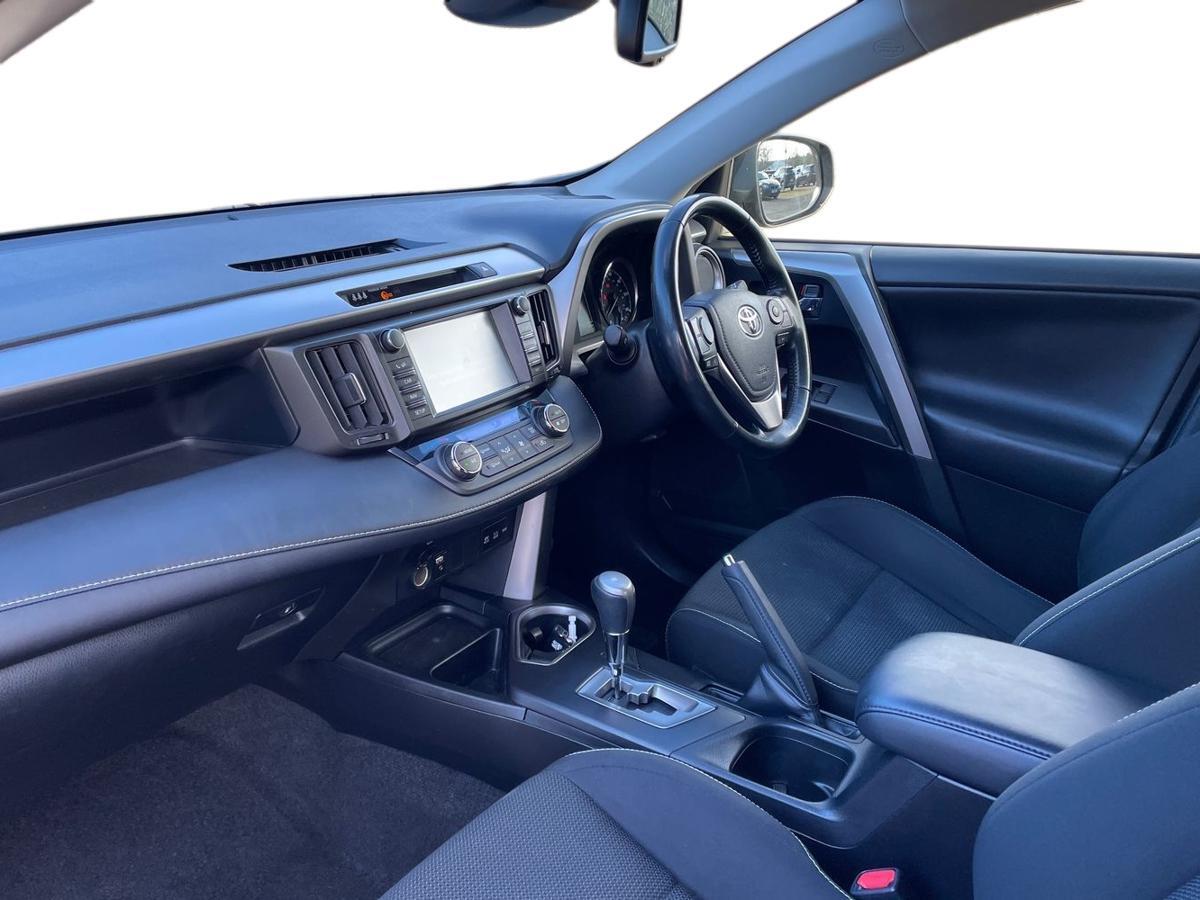 Used Toyota RAV4 2018 for sale - 77565379: Photo 7