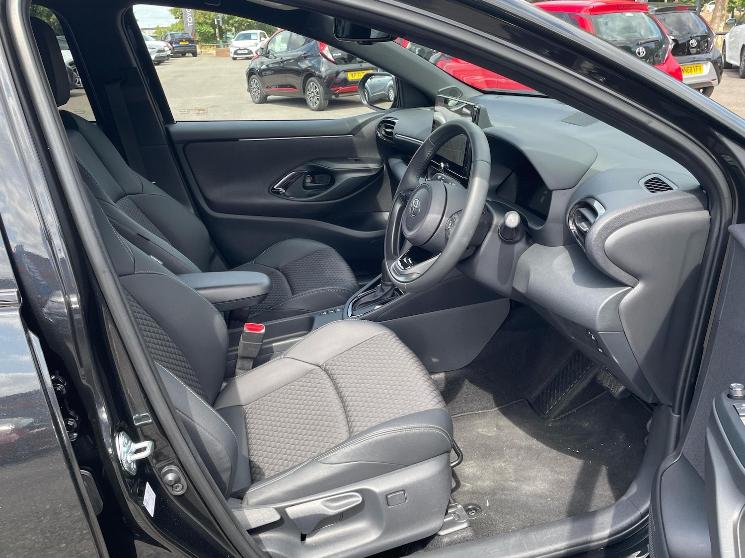 Used Toyota Yaris 2025 for sale - 77157523: Photo 11