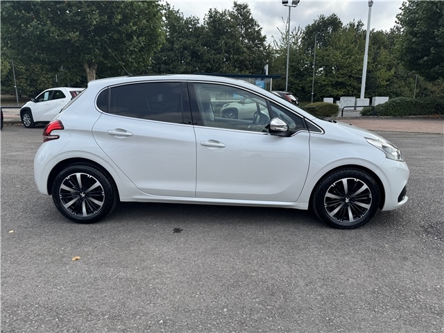 Used Peugeot 208 2017 for sale - 76110972: Photo 8
