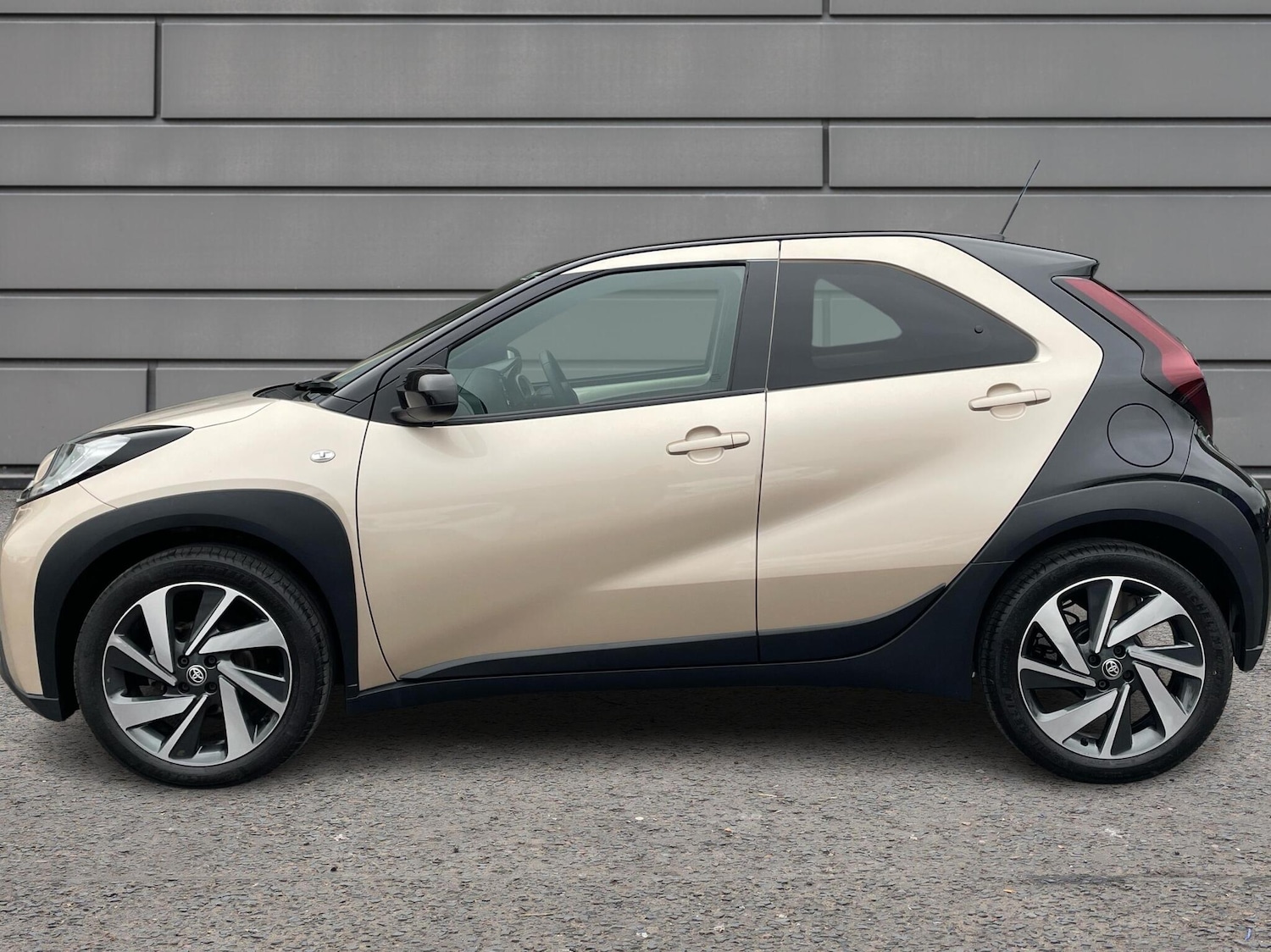 Used Toyota Aygo X 2023 for sale - 76730690: Photo 17