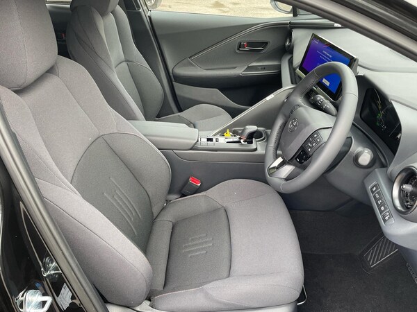 Used Toyota C-HR 2025 for sale - 76123871: Photo 11