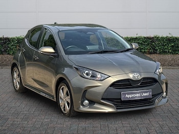 Used Toyota Yaris 2024 for sale - 79350308: Photo