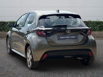 Used Toyota Yaris 2024 for sale - 79350308: Photo
