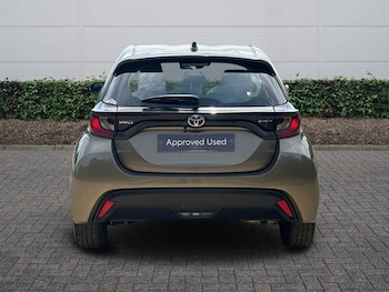Used Toyota Yaris 2024 for sale - 79350308: Photo