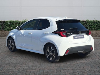 Used Toyota Yaris 2024 for sale - 77724900: Photo