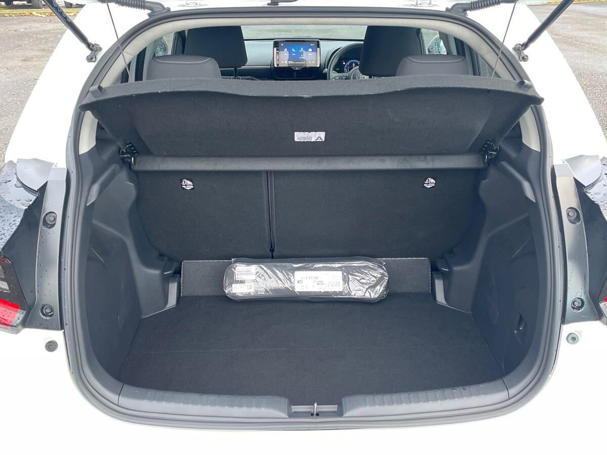 Used Toyota Yaris 2024 for sale - 76730805: Photo 10