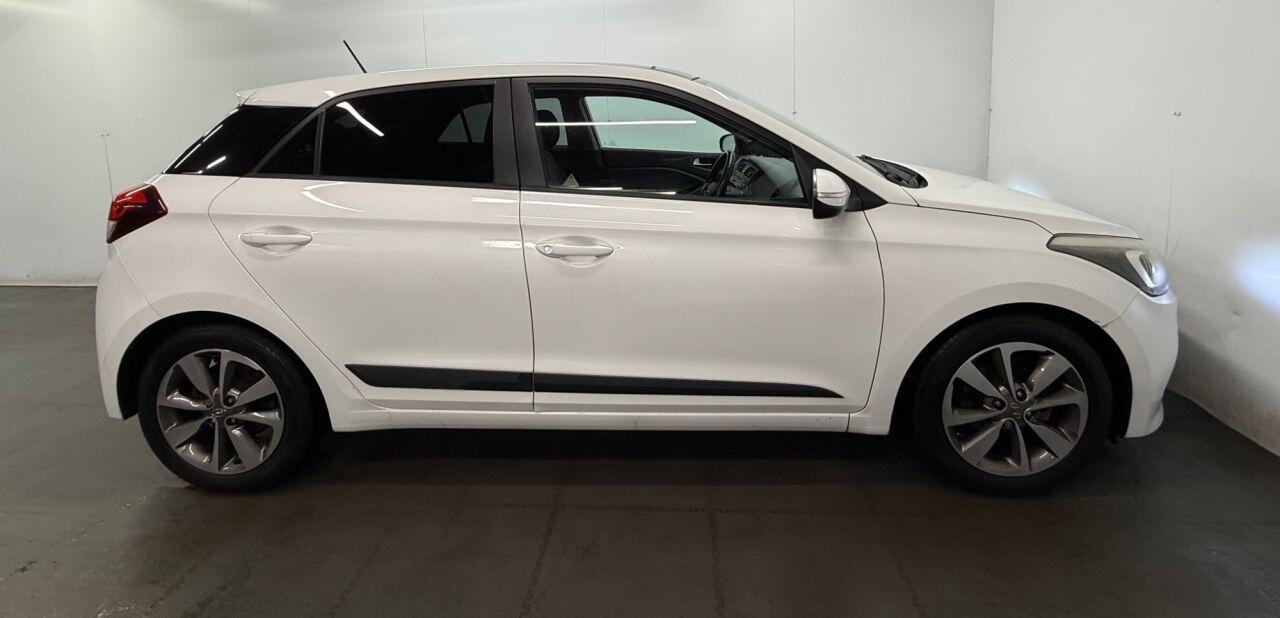 Used Hyundai i20 2015 for sale - 76752382: Photo 14