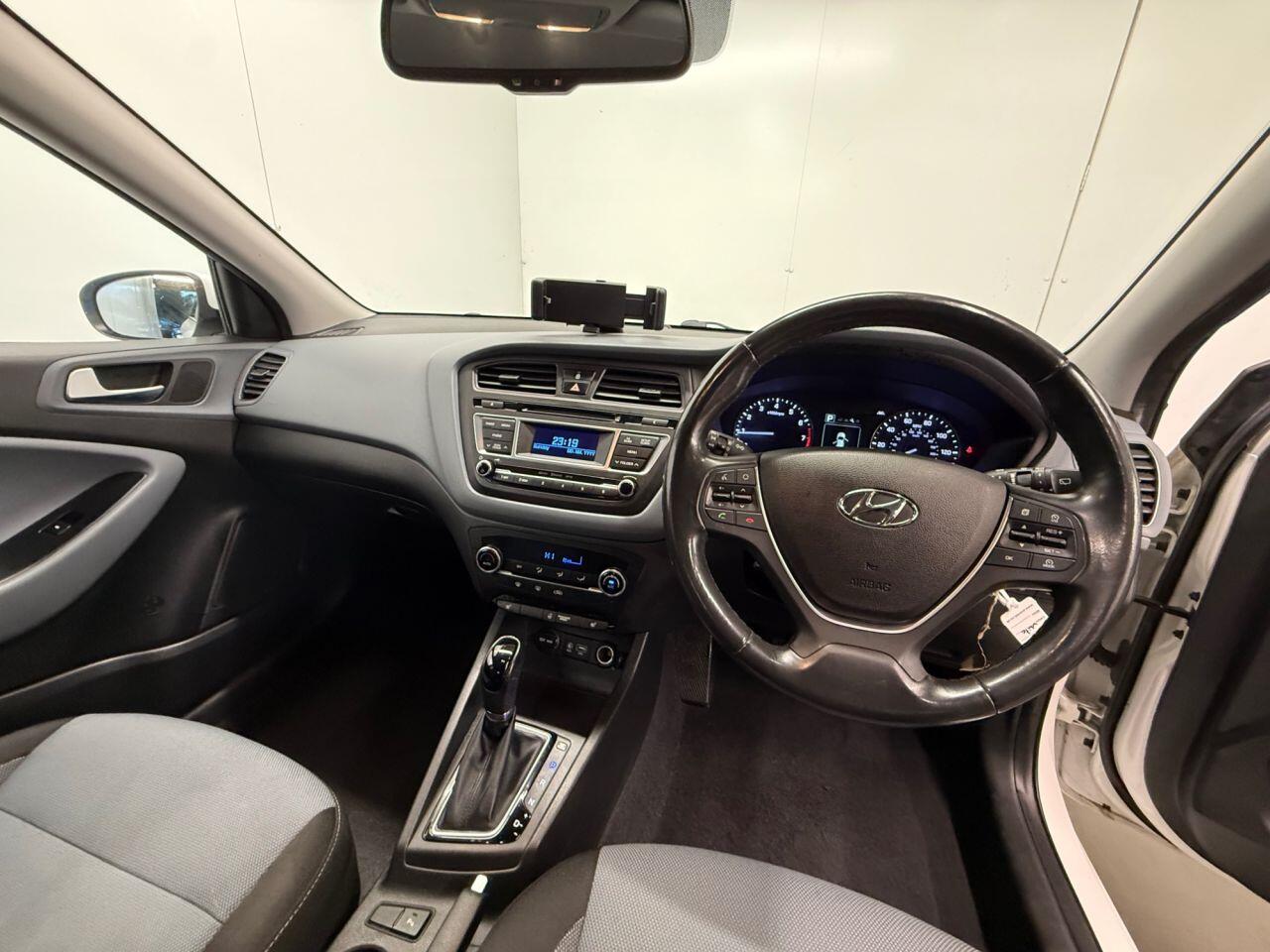 Used Hyundai i20 2015 for sale - 76752382: Photo 18