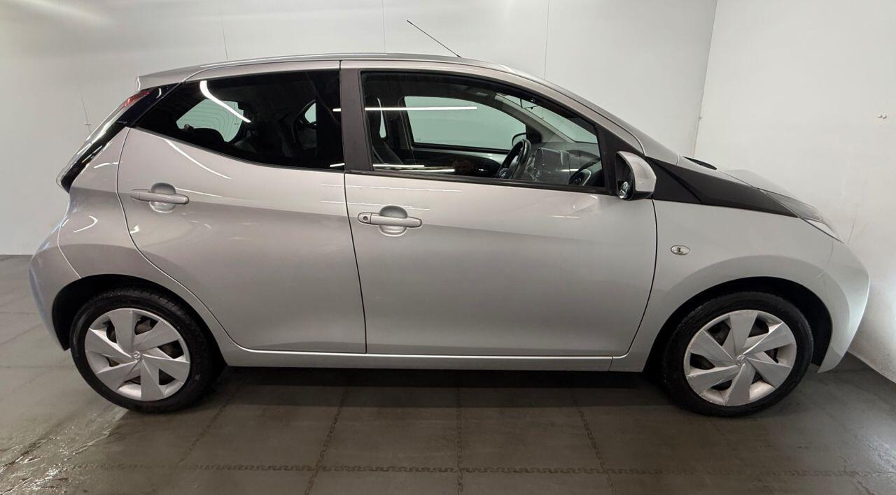 Used Toyota AYGO 2017 for sale - 76538485: Photo 14