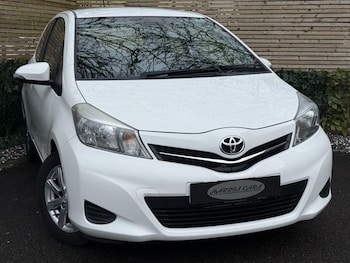 Used Toyota Yaris 2013 for sale - 77883027: Photo