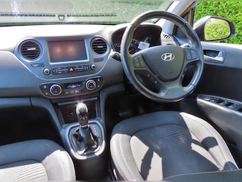 Used Hyundai i10 2018 for sale - 76184542: Photo 3