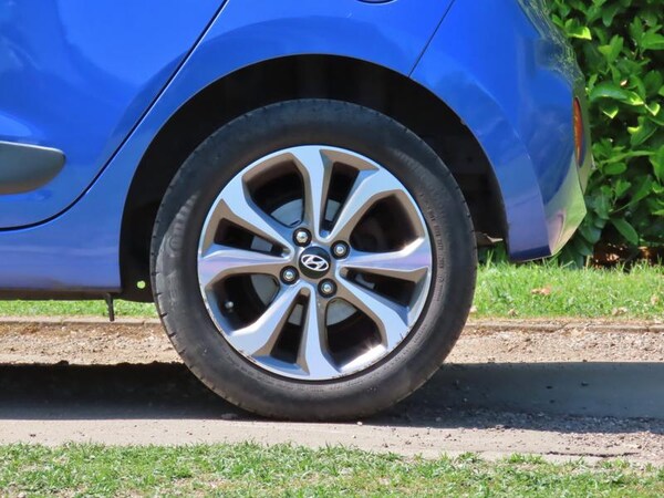 Used Hyundai i10 2018 for sale - 76184542: Photo 8