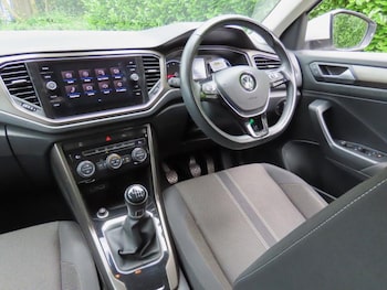 Used Volkswagen T-Roc 2018 for sale - 78963742: Photo