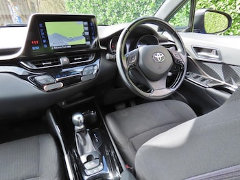 Used Toyota C-HR 2018 for sale - 77755027: Photo