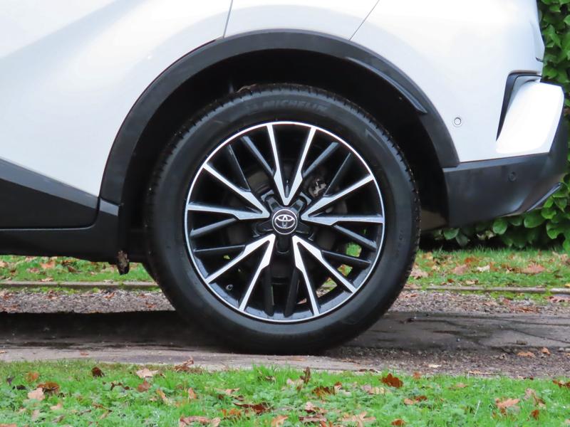 Used Toyota C-HR 2017 for sale - 76603392: Photo 8