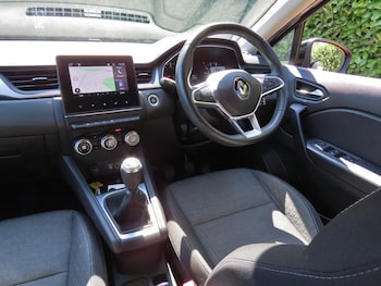 Used Renault Captur 2021 for sale - 79491860: Photo