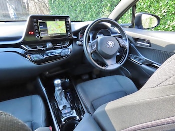 Used Toyota C-HR 2020 for sale - 77042473: Photo