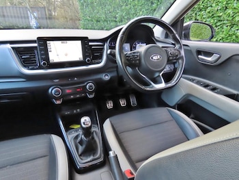 Used Kia Stonic 2018 for sale - 76710245: Photo