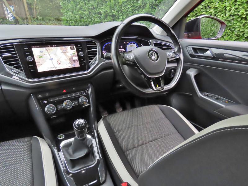 Used Volkswagen T-Roc 2018 for sale - 76234747: Photo 3