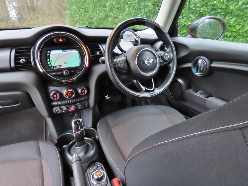 Used MINI Hatch 2018 for sale - 76984760: Photo 3