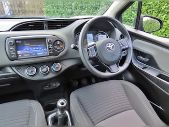 Used Toyota Yaris 2018 for sale - 77354380: Photo