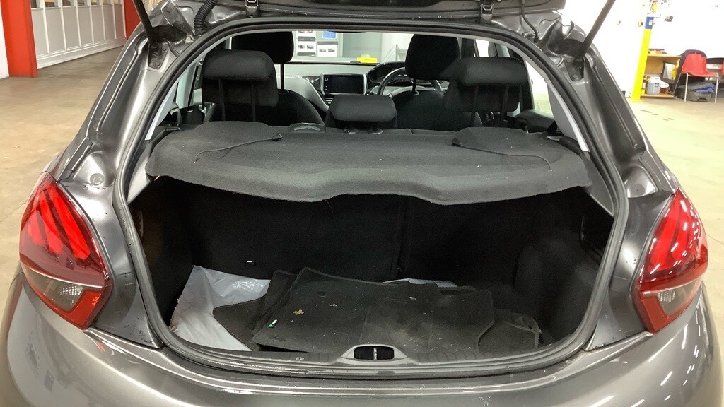 Used Peugeot 208 2018 for sale - 77088571: Photo 14