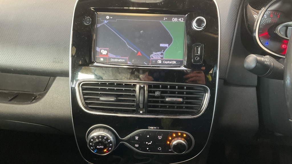 Used Renault Clio 2017 for sale - 76685829: Photo 18