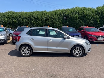 Used Volkswagen Polo 2015 for sale - 75488364: Photo