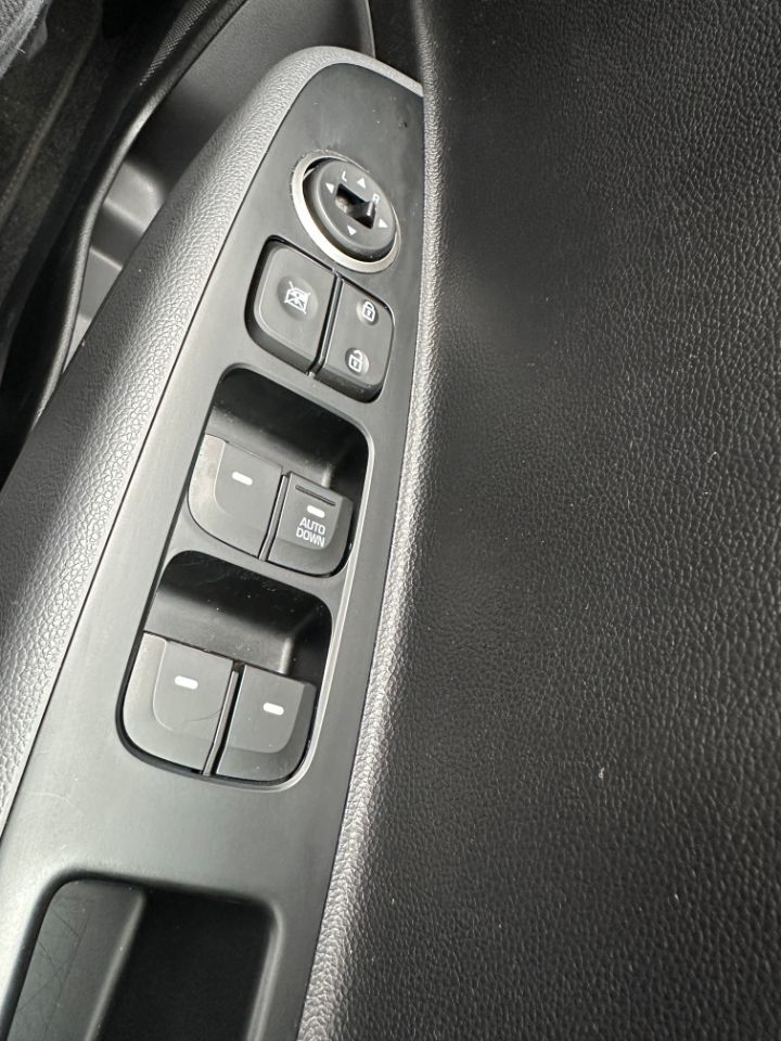 Used Hyundai i10 2018 for sale - 76641948: Photo 25