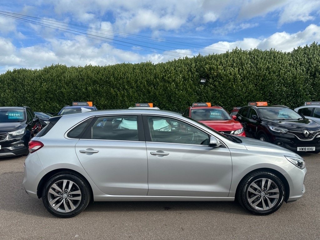 Used Hyundai i30 2018 for sale - 76118299: Photo 3